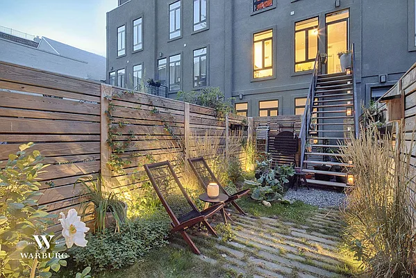 Sold by Warburg | media 10