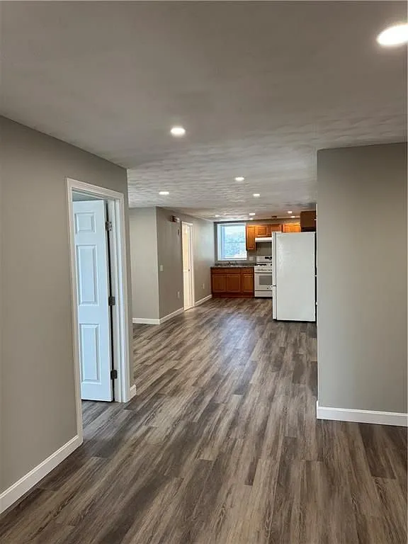 3 bed, 1.0 bath, 1100 sqft, $2,500 — Photo 1