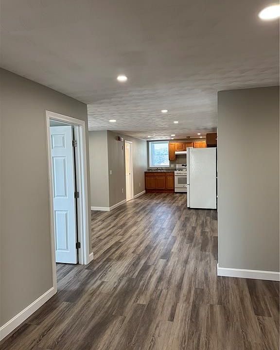 1st image of 144 Broad St #4