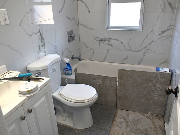 3rd image of 11930 165th St #2