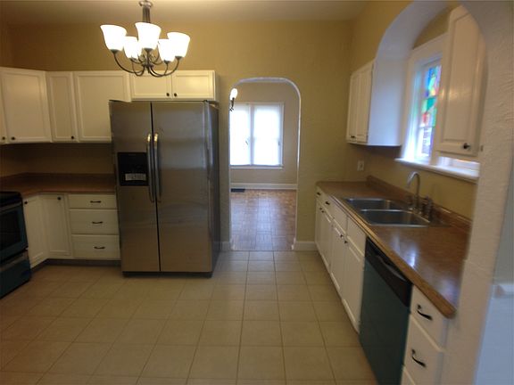 3rd image of 1508 Akin Dr