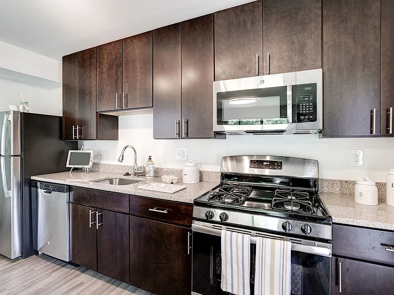 Charter Oak Apartments — Photo 15