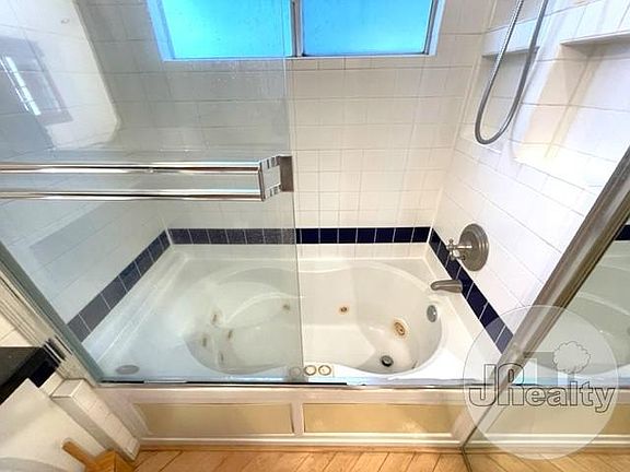 4th image of 1447 Calumet Ave #1/2