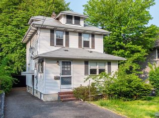 33 Spring Valley Ave, Paramus, NJ 07652