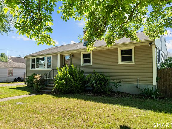 3rd image of 215 Wellington Street