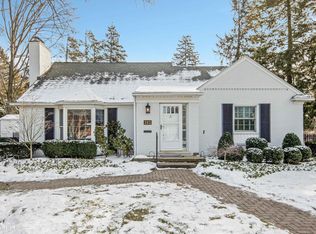 262 Stephens Rd, Grosse Pointe Farms, MI 48236