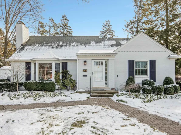 262 Stephens Rd, Grosse Pointe Farms, MI 48236