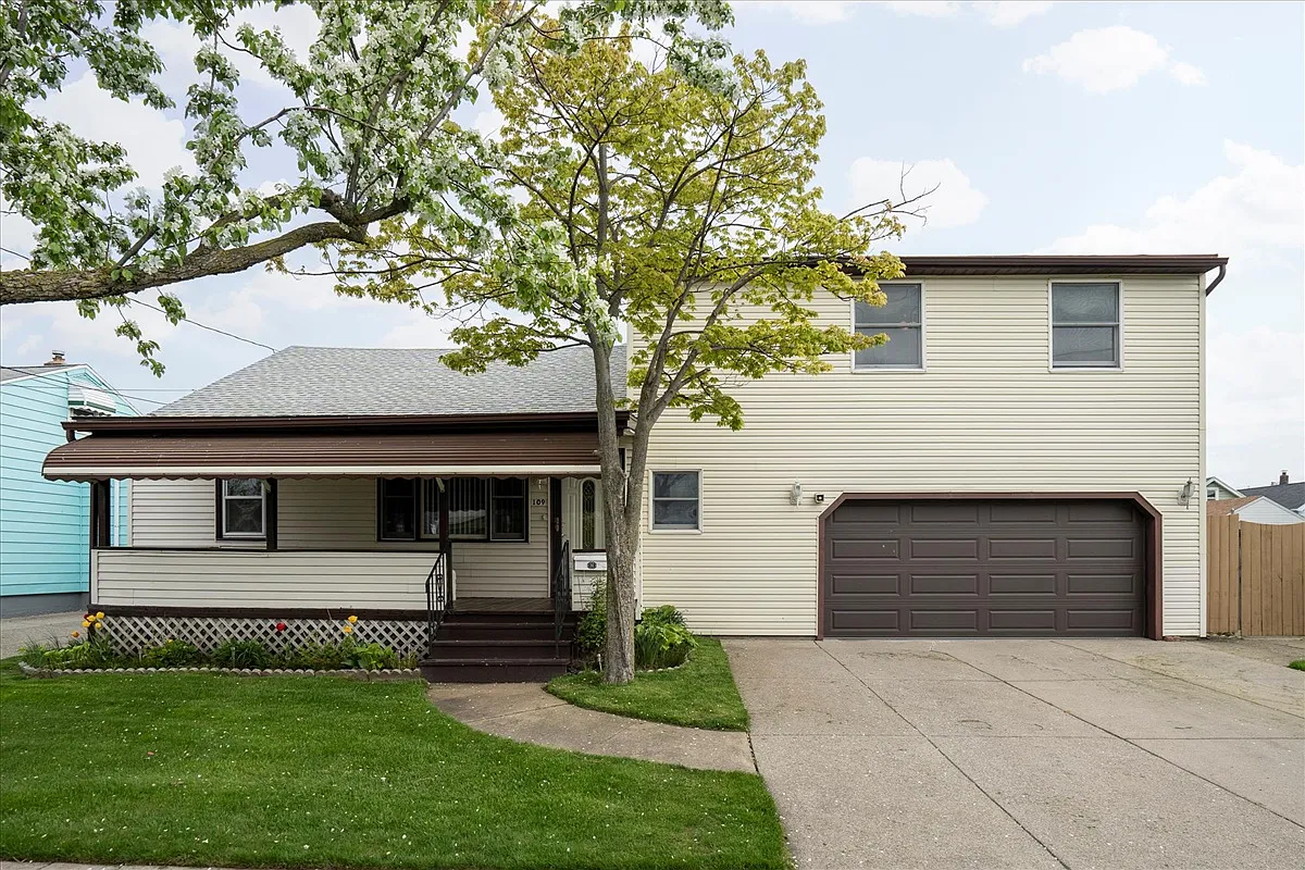 109 Elgas St photo 1