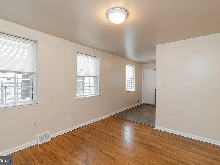 1635 Fontain St — Photo 11