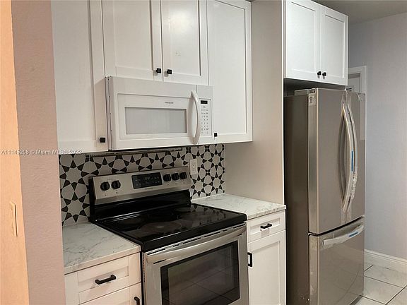 3rd image of 570 NE 170th St