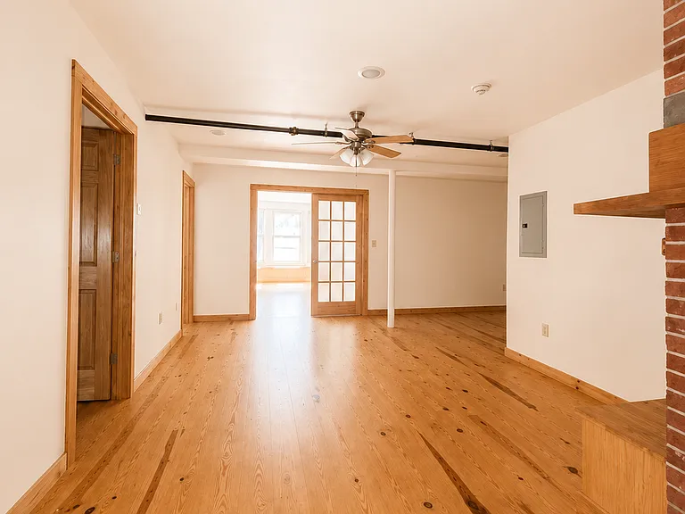 16 Livingston St #E — Photo 8