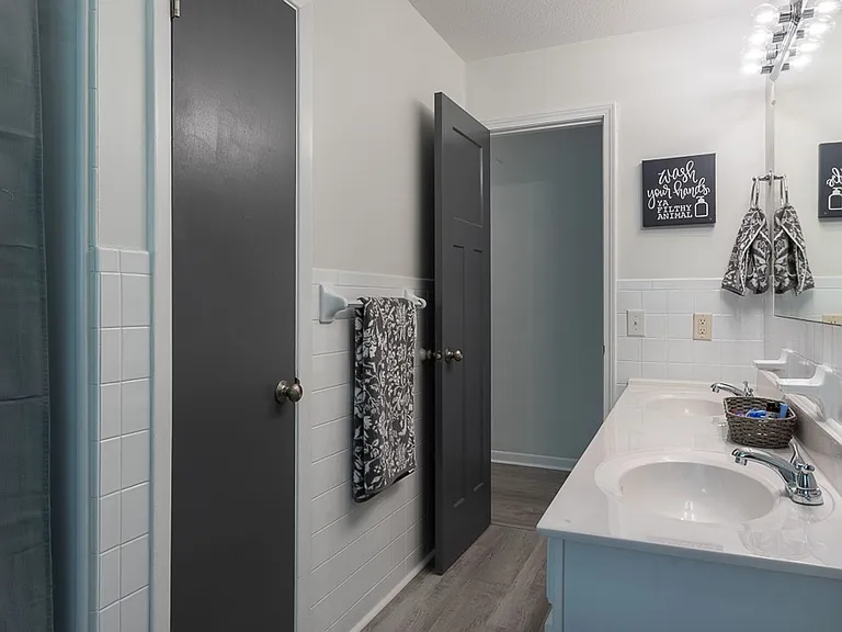 320 Broken Saddle Ln — Photo 19