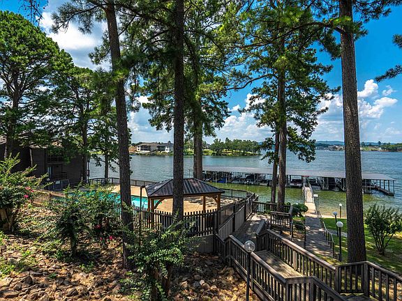 3rd image of 200 Hamilton Oaks Dr APT 113