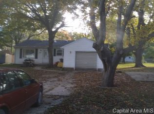 320 N Grove St, Waverly, IL 62692