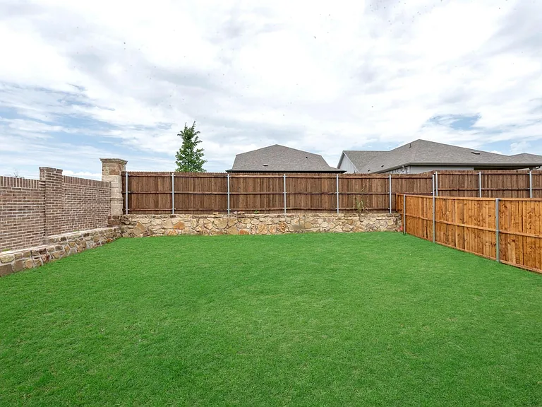 606 Green Grass Dr — Photo 24