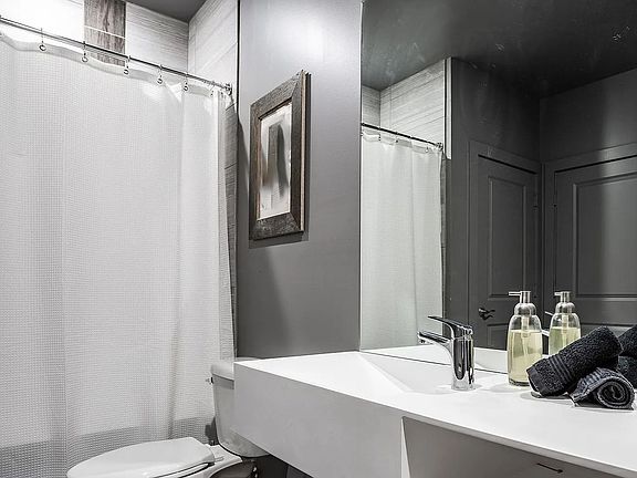4th image of 217 W 6th St #3e0880805