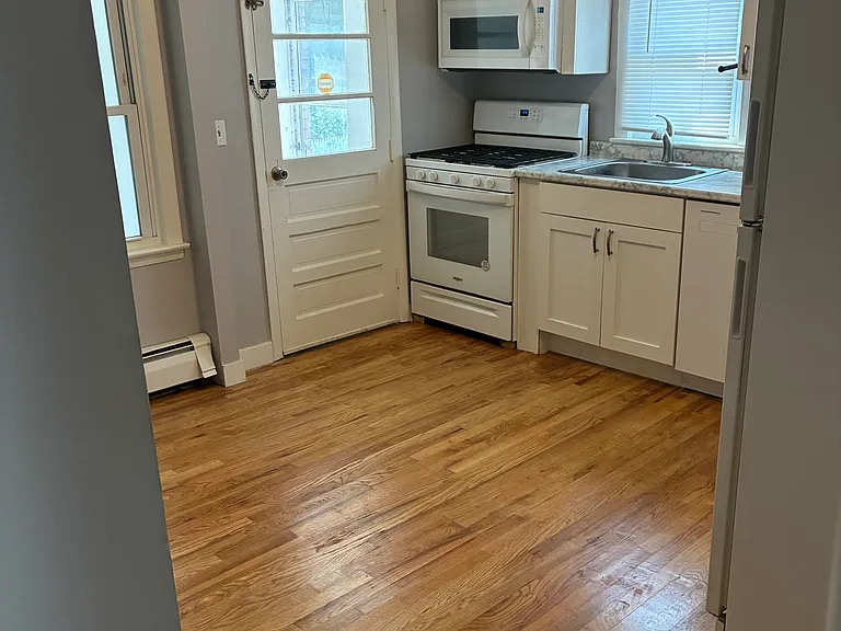 146 Aetna St #1 — Photo 3