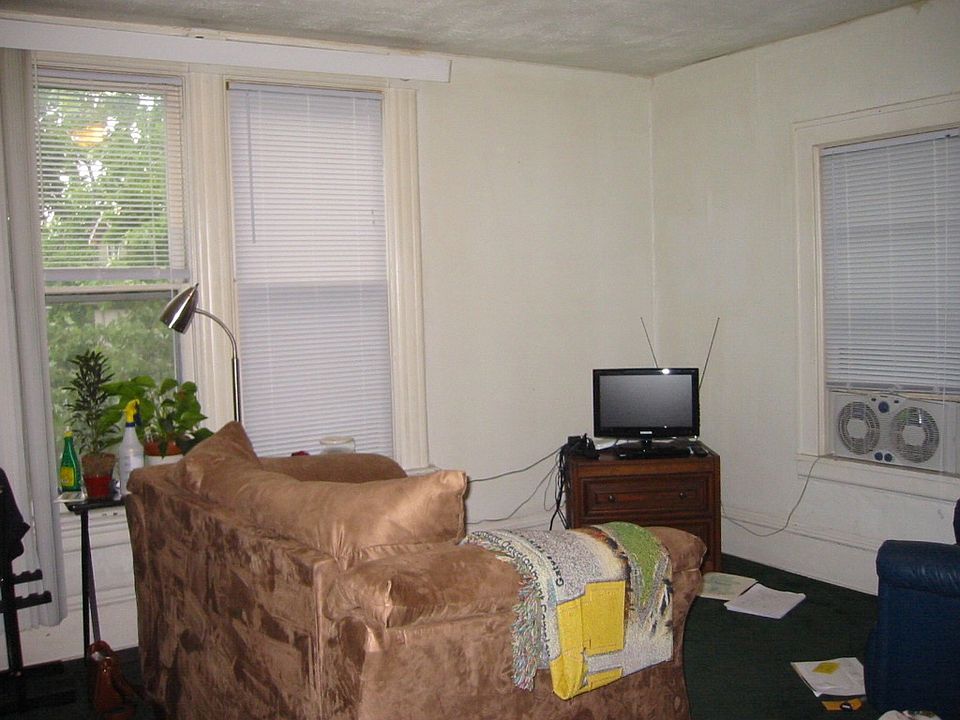2nd image of 1026 14th Ave SE #2