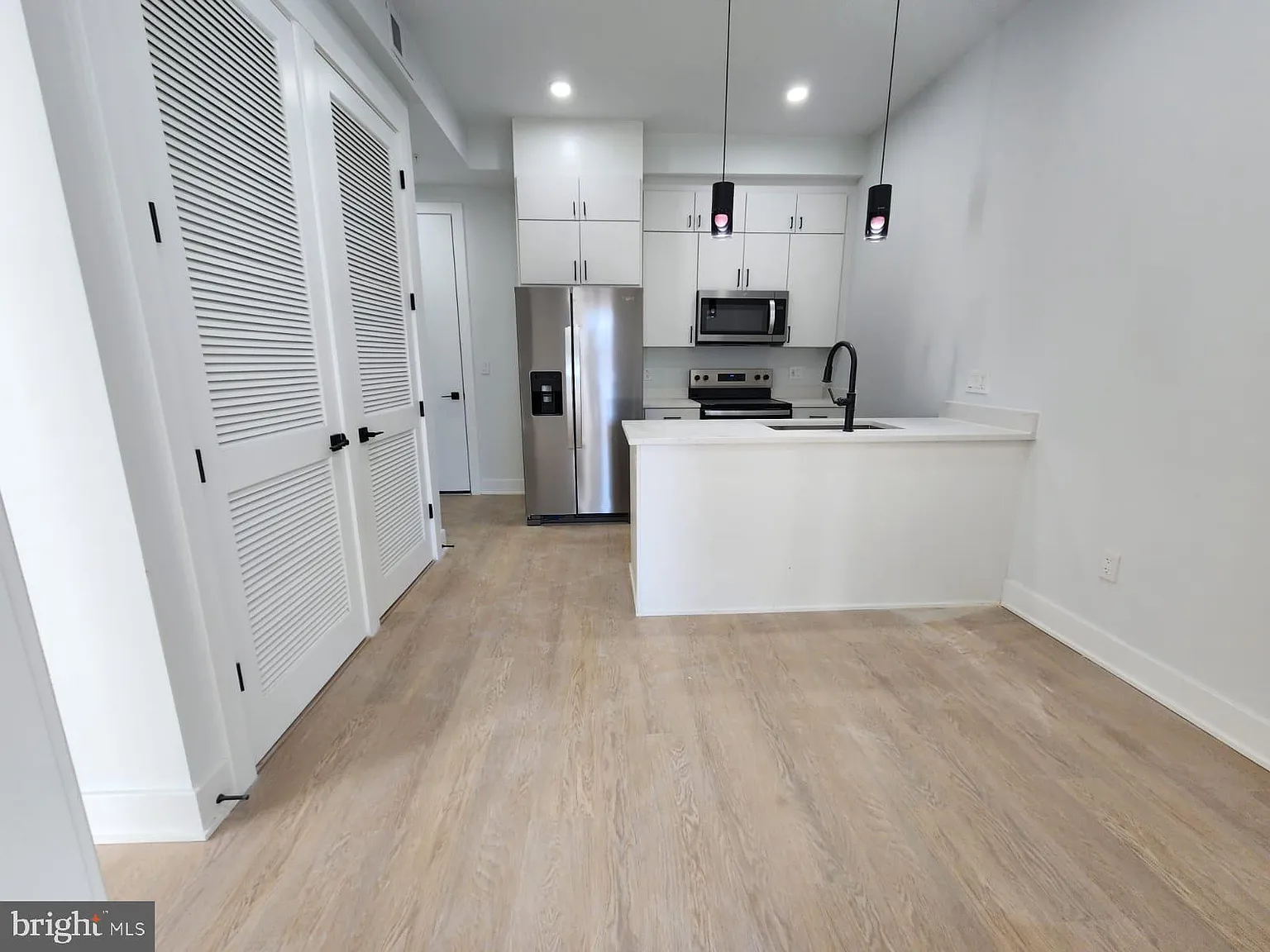 2 bed, 528 sqft, $3,000 — Photo 2