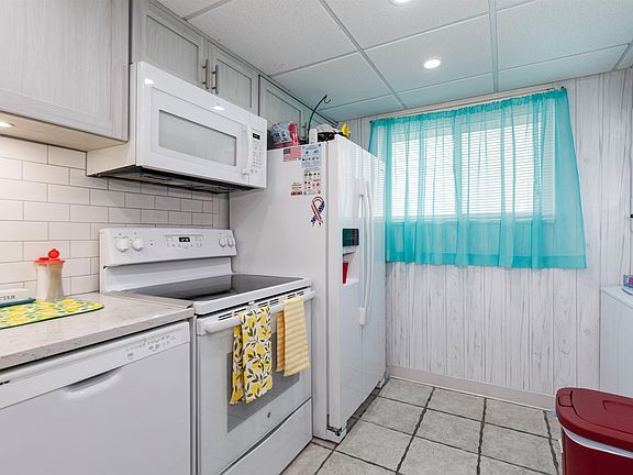 4th image of 1900 Boardwalk Unit 503