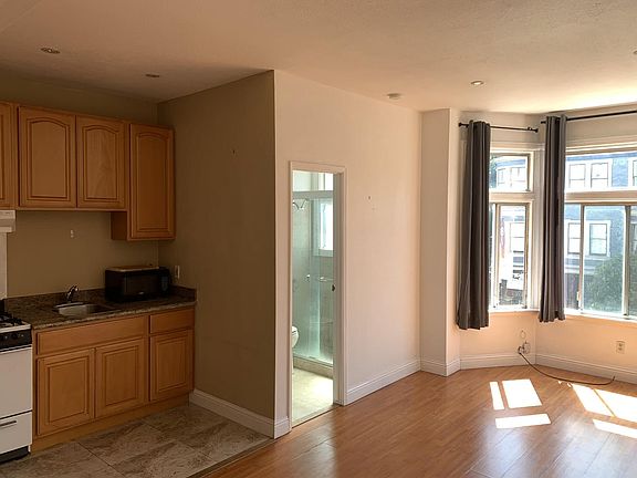 2nd image of 389 Guerrero St APT 3