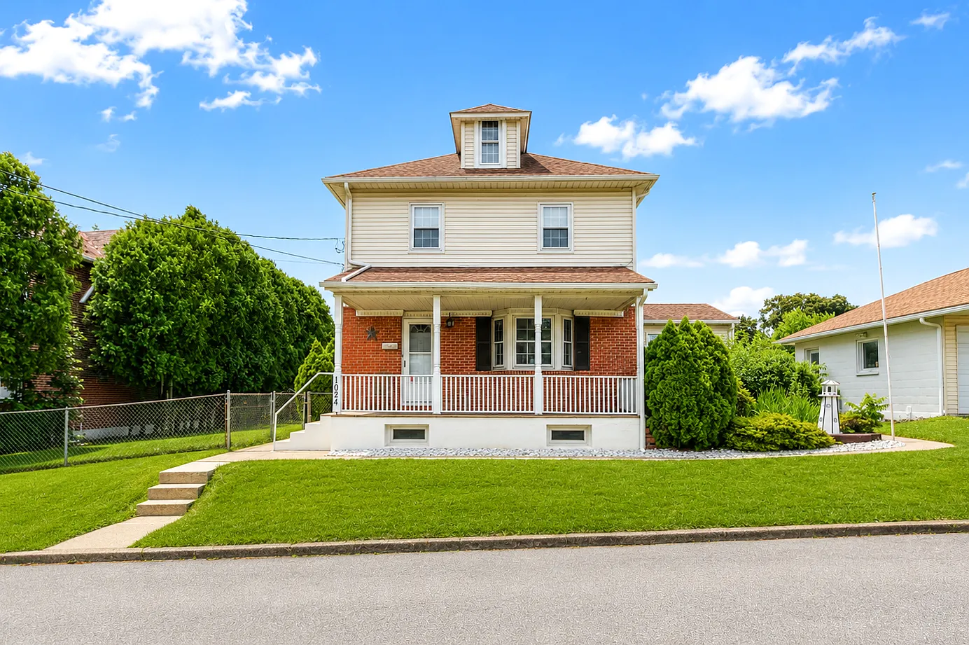 3 bed, 1.5 bath, 1890 sqft, $3,000 — Photo 2