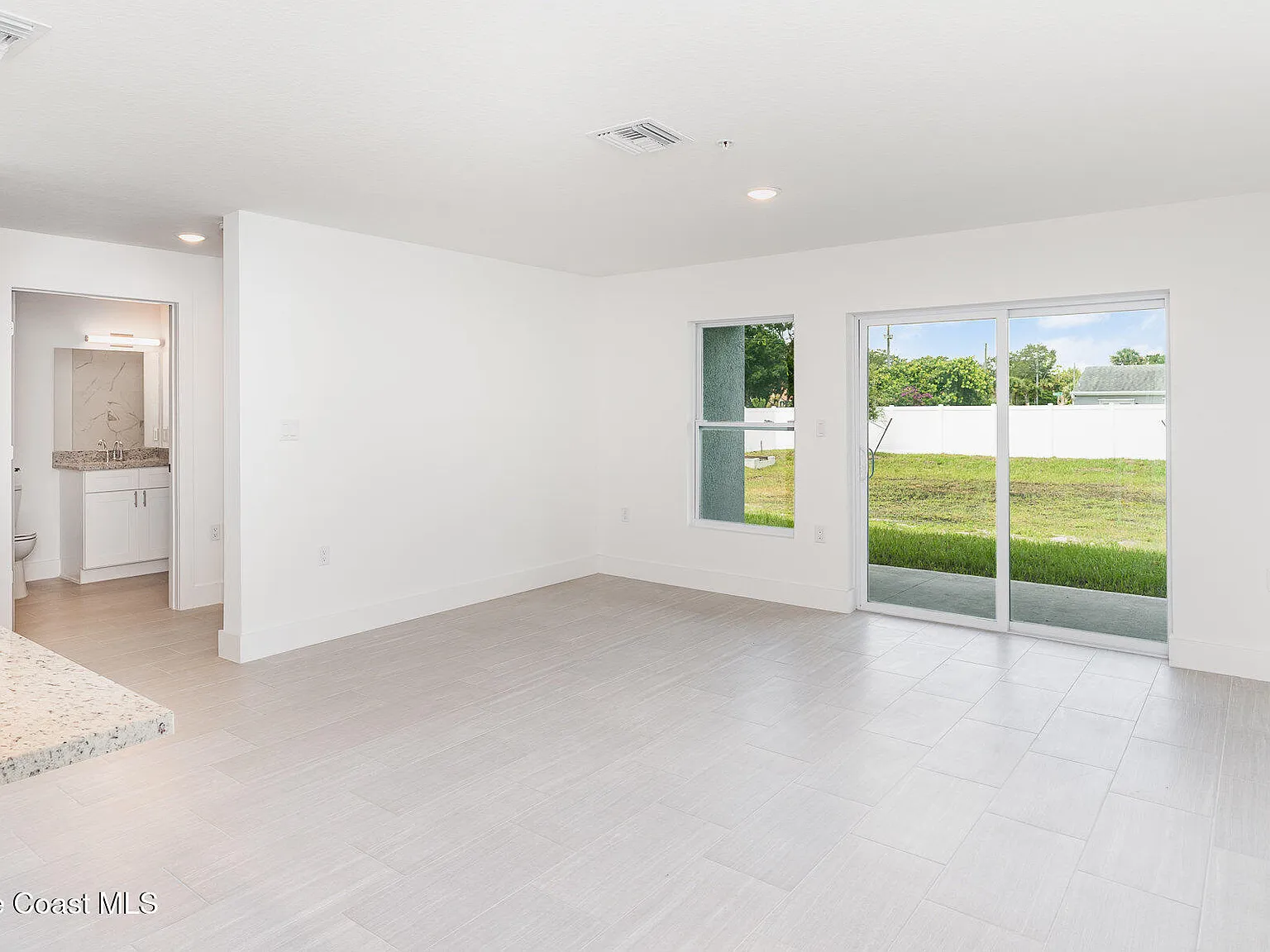 2 bed, 2.0 bath, 1025 sqft, $2,100 — Photo 3