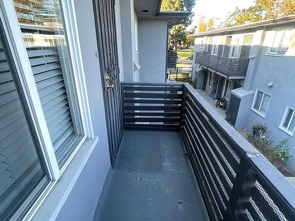 3rd image of 1092 E San Antonio Dr APT B
