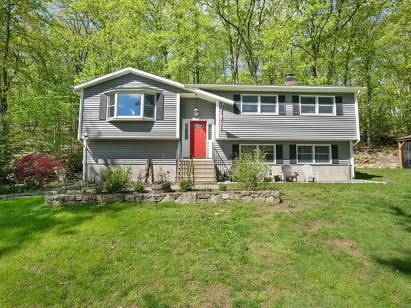 25 Fleetwood Drive, New Fairfield, CT 06812