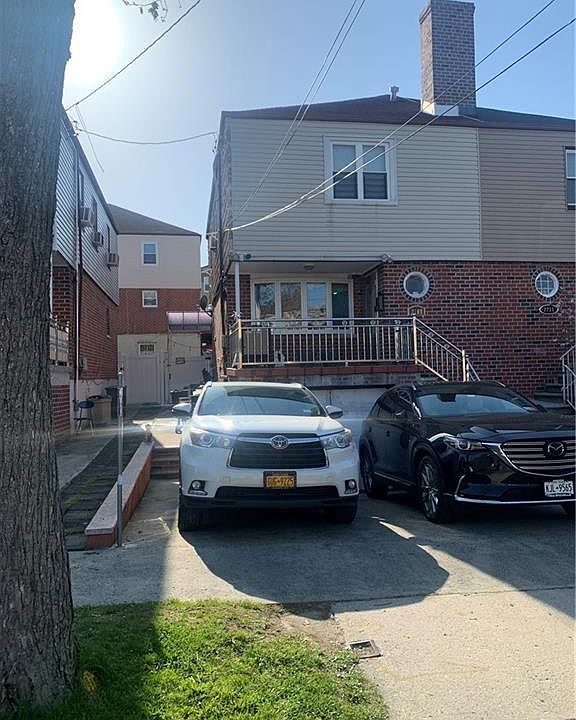 1st image of 2709 Pearsall Ave