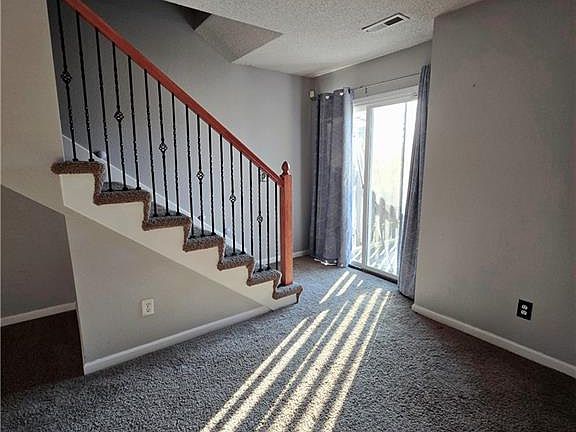 5th image of 4624 Willow Ave