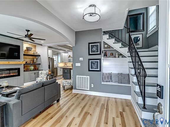 5th image of 2414 Barton Ave