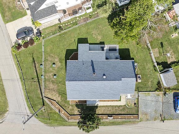 4th image of 2824 Bay Blvd