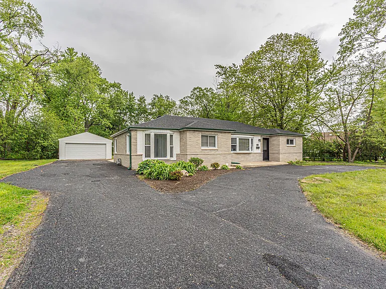 1055 N Bluebonnet Ln — Photo 31