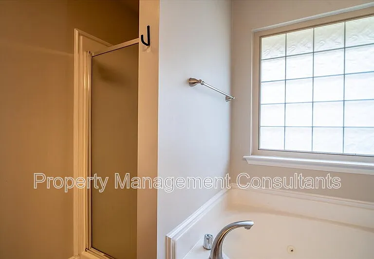 108 Oak Shade Dr — Photo 26