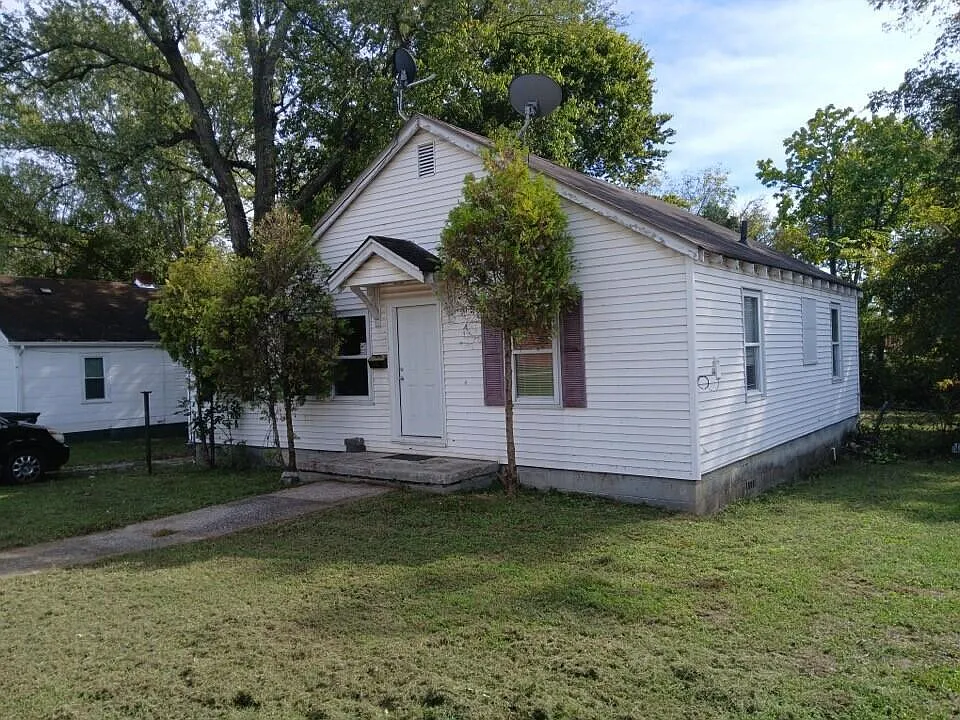 3 bed, 1.0 bath, 942 sqft, $900 — Photo 3