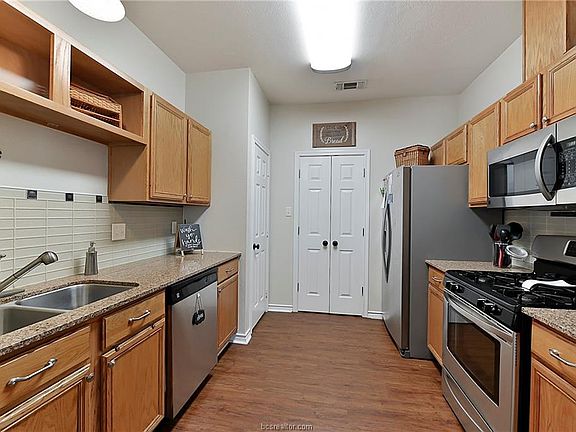 5th image of 615 Townplace Dr