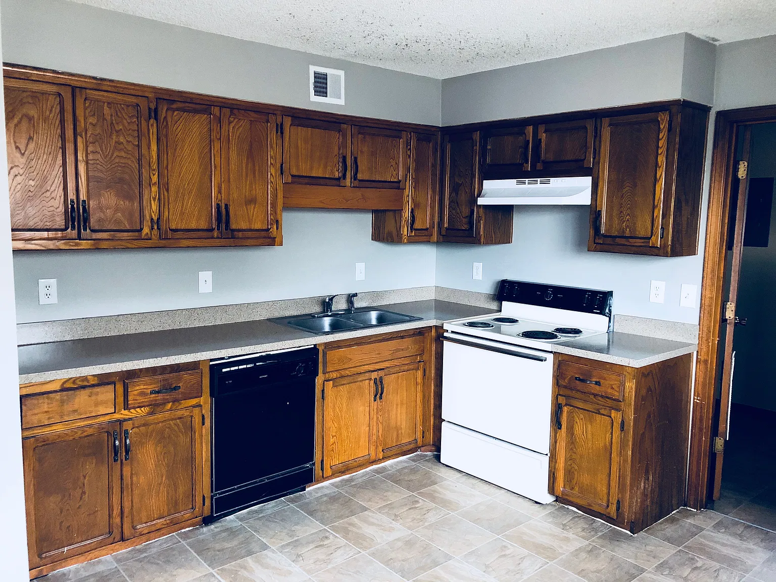 13875 E 35th St Ct S 2BR Apt — Photo 1