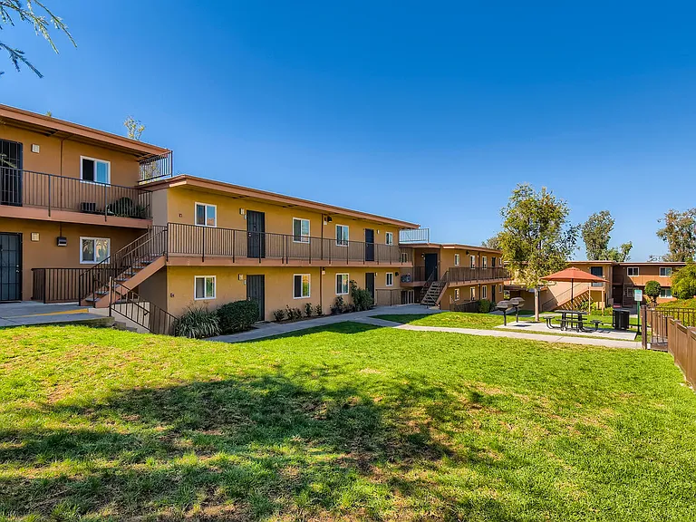 The Courtyard at Vista Flores Apartments