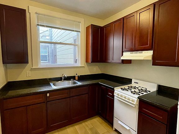 2nd image of 627 Page St APT 5