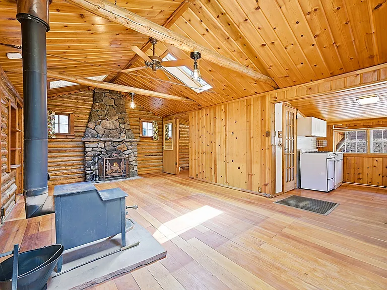 2299 S Beaver Creek Rd — Photo 6