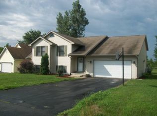 104 Seminole Pl NW, Poplar Grove, IL 61065