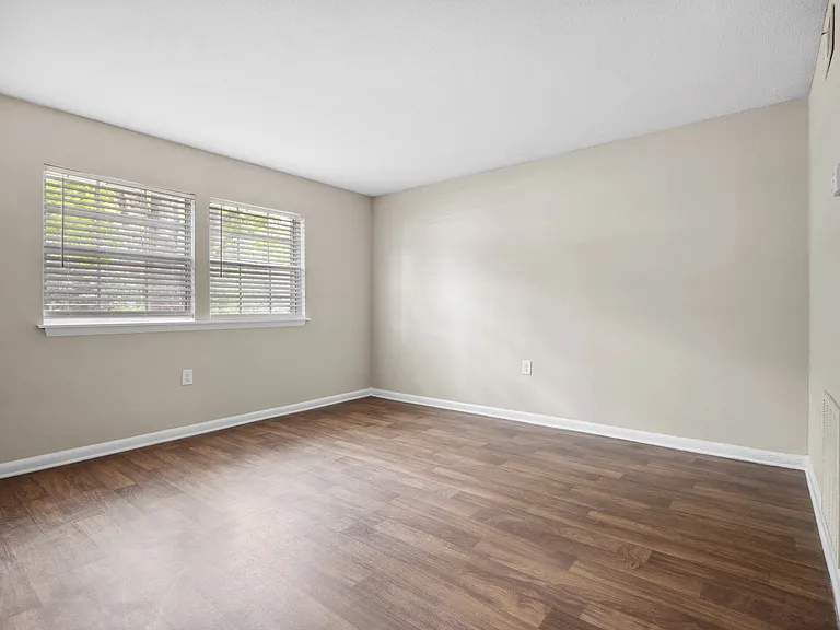 Sumter Square Apartments — Photo 26