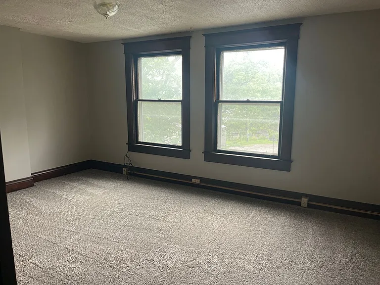 Wallace Ave Duplex — Photo 12