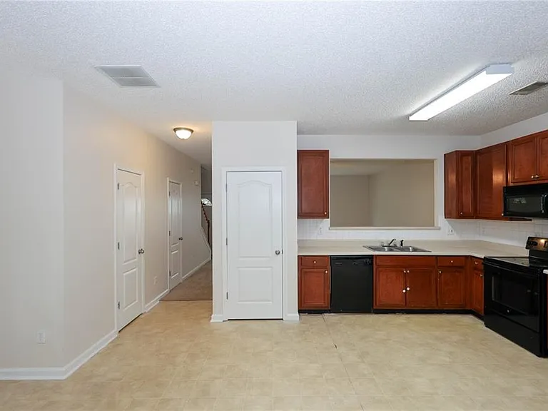 7705 Commerce Ct — Photo 14