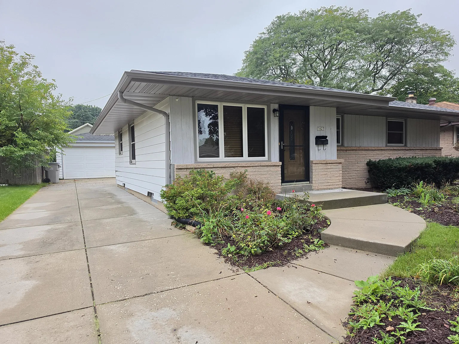 7827 W Eden Pl — Photo 1