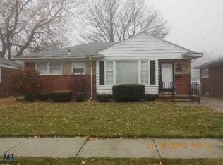 29243 Ursuline St, Saint Clair Shores, MI 48081