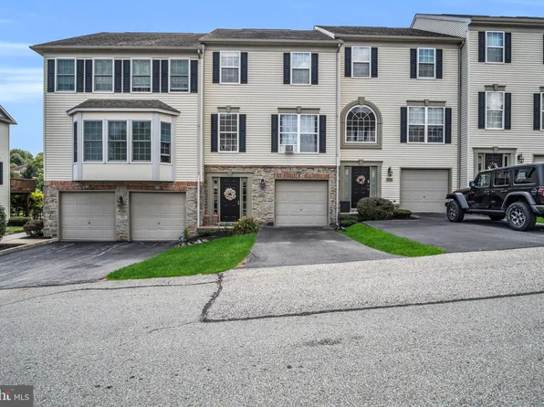 2724 Hunt Club Dr #6, York, PA 17402