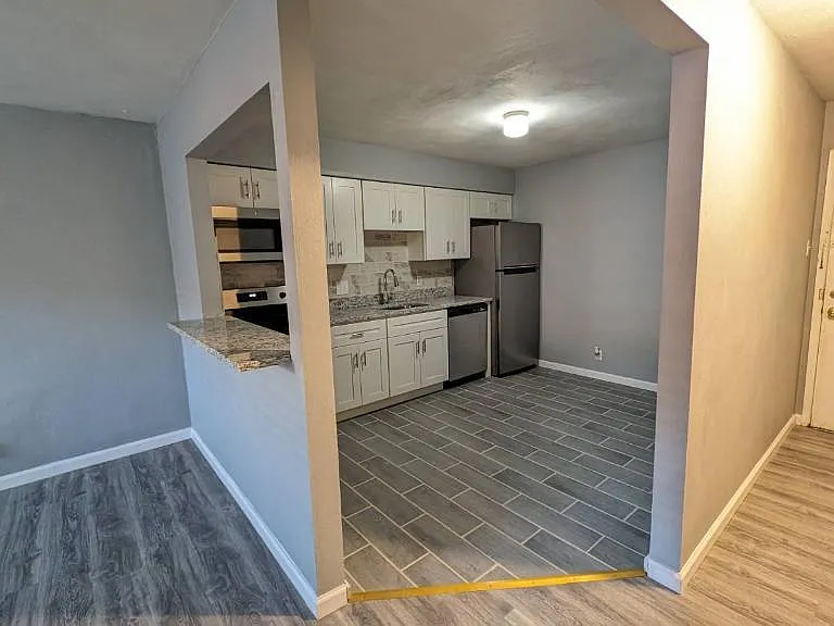 7230 Southwest Ave #9 — Photo 6