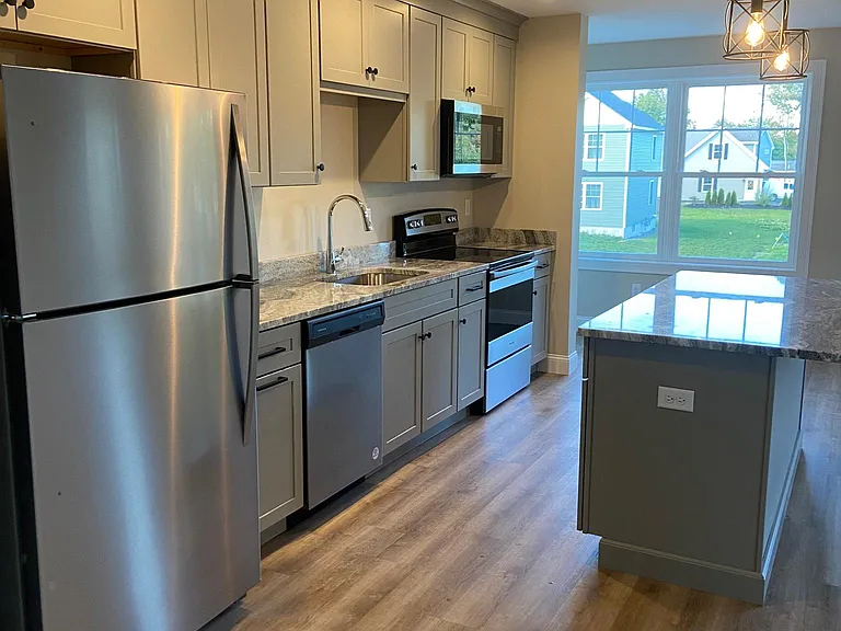 121 Elmaple Dr — Photo 3